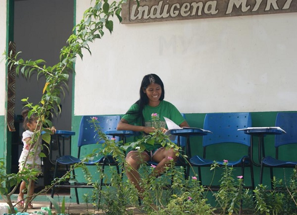 Danca na escola indigena Myry Novo Airao